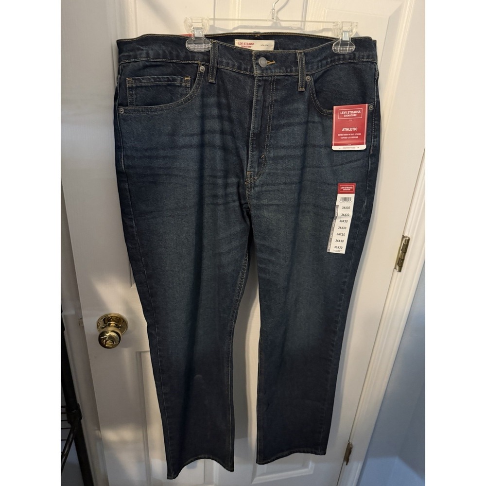 LEVI STRAUSS SIGNATURE 36 X 30 ATHLETIC CUT